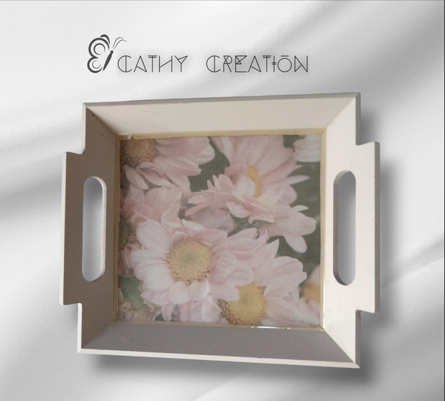 Petit plateau mêlant bois et résine 