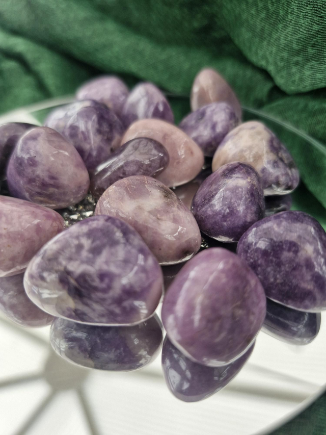 Lepidolite tumblestone 