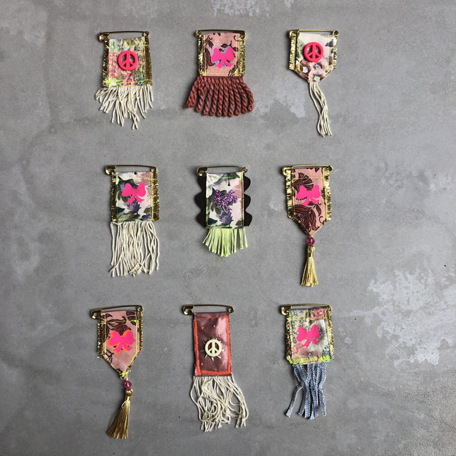 Broches