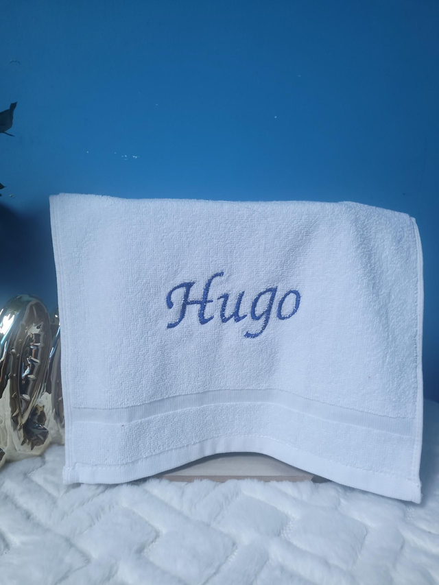 Serviette brodée Hugo