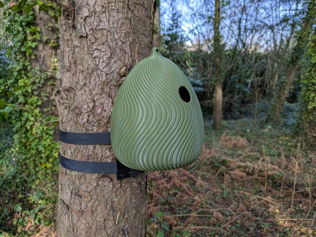 Nichoir à oiseaux de la nature à suspendre en forme d'œuf effet de vague