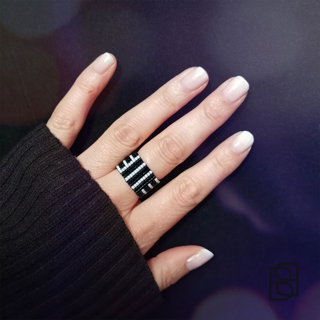 BOLD ALTERNATING LINES ring