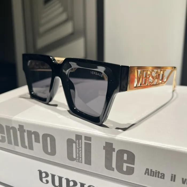 Lunette VRSC modèle large fashion pour femme