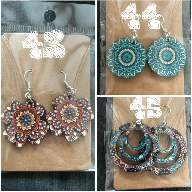 Boucles d’oreilles de la paire n•43 à la paire n•49