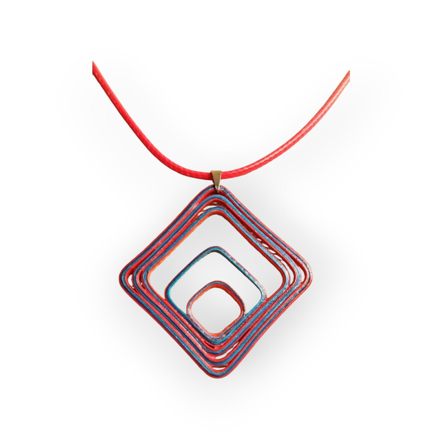 Collier graphique rouge et bleu 