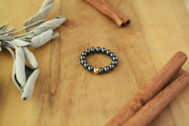 Bague Litho – Hématite : Ancrage & Stabilité