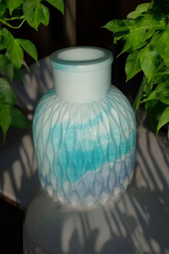 Vase géométrie losange artisanal en plâtre de Paris, unique et personnalisable
