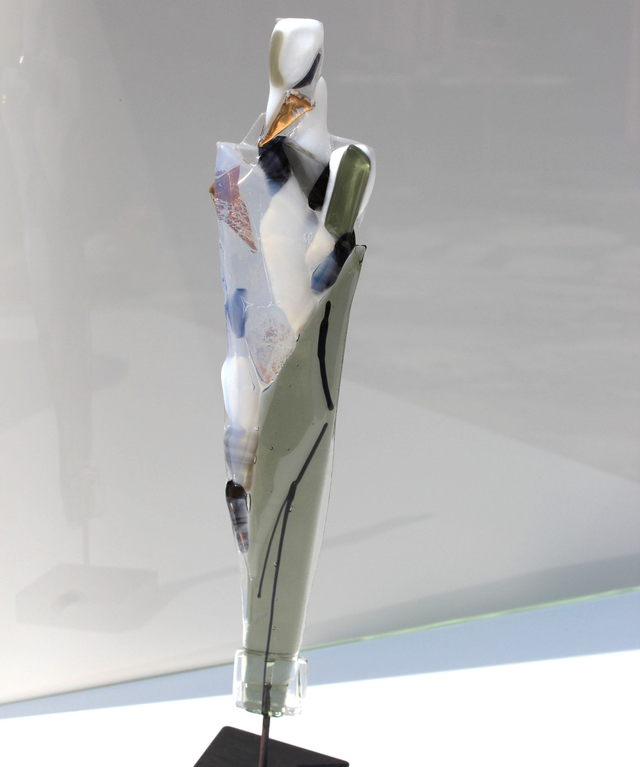 o5 "ER"  .  Glas-Figurine MASKULIN in Mosaikoptik . 6,5 x 33 cm