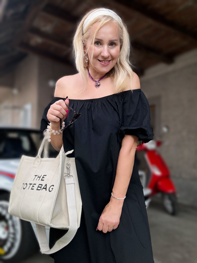 Schwarzes Kleid Baia