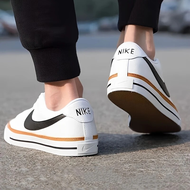 Men's Nike Low-Top Casual Sneakers