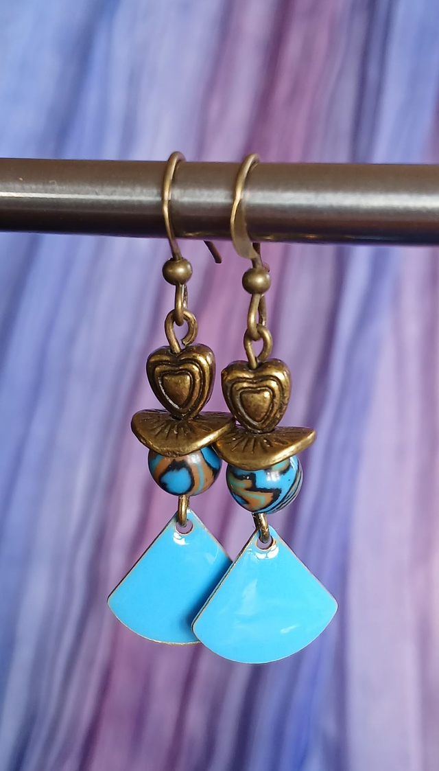 Boucles d'oreilles Eventail &amp; petit cœur (coloris au choix) 