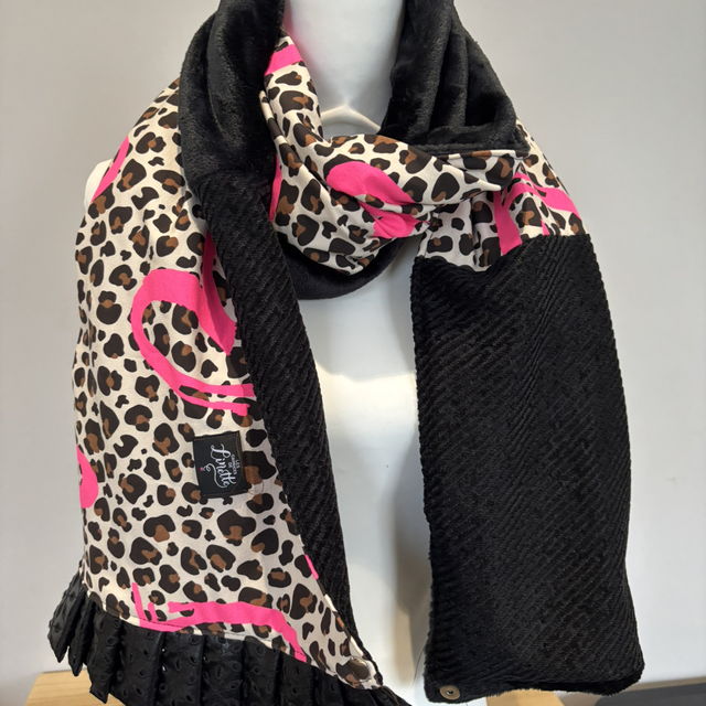 Écharpe Cocoon Fluffy – Léopard Pink Black