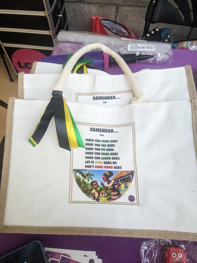 Tote bag