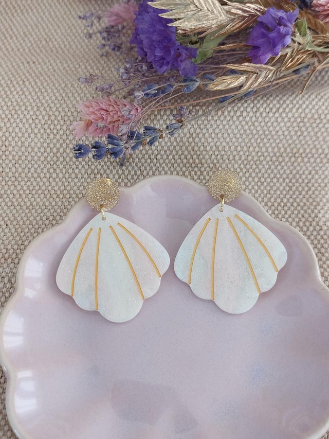 Boucles d&#039;oreilles Nérina blanc clous doré 