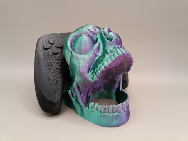 Screaming skull PS5/XBox controller stand
