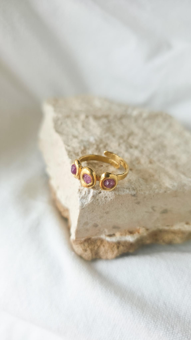 Anel Três Safiras Rosa em Bruto