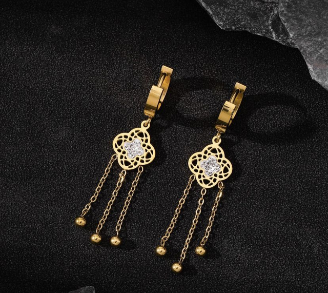 Boucle d&#039;oreille pendante 