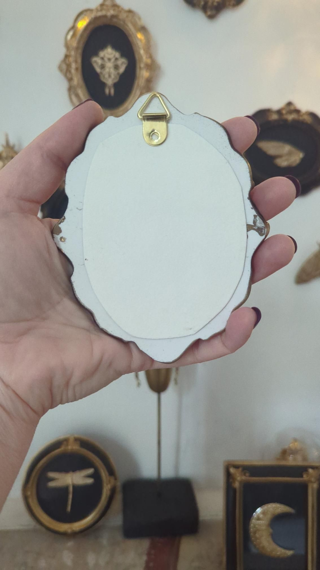 Cadre baroque noir vieilli crâne corbeau lune