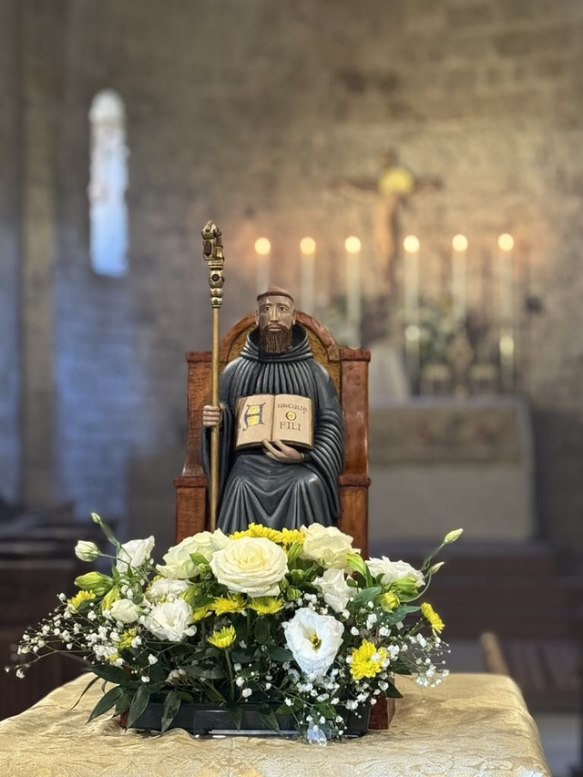 Cierges votifs Statue de Saint Benoît - Statue of Saint Benedict