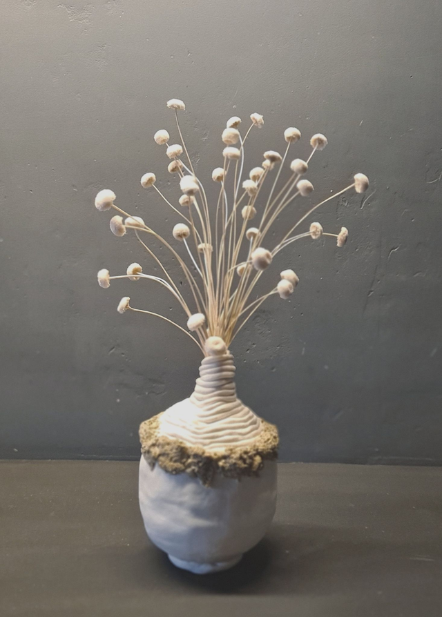 Vase en porcelaine papier et fleurs séchées