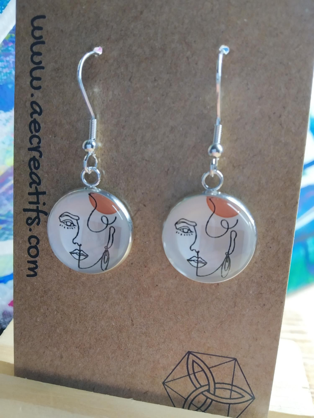 Boucles d&#039;oreilles cabochons visage 