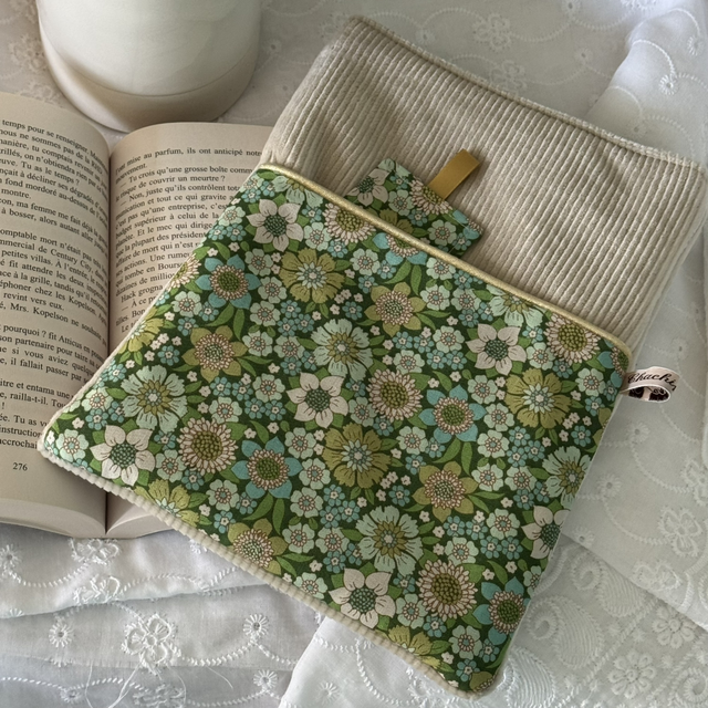 Pochette à livre et son signet Daisy Meadow