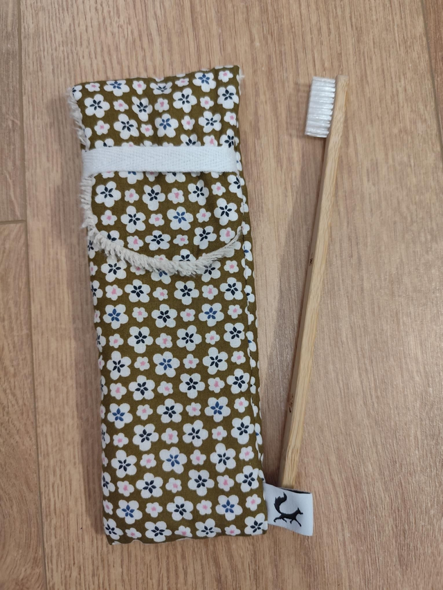 Pochette à brosse à dent