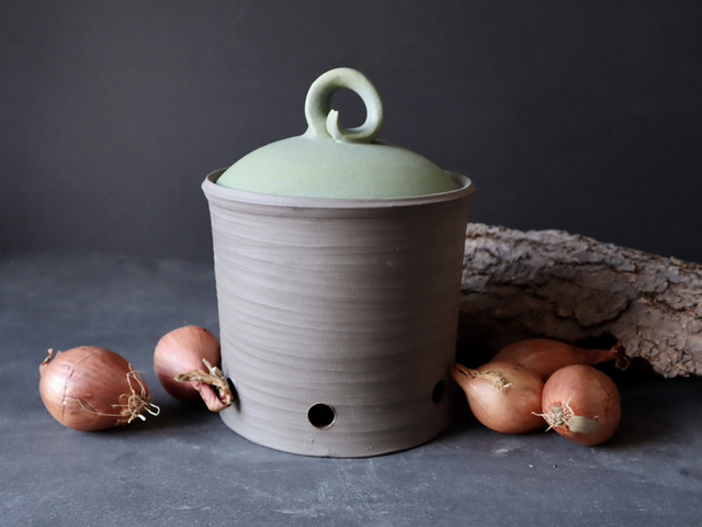 Ceramic Jar for onions/shallots, natural green brown