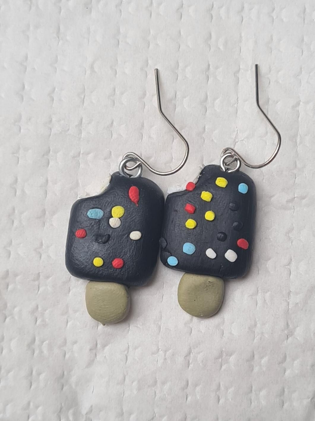 Earrings clay ice lolly lollipop black sprinkles