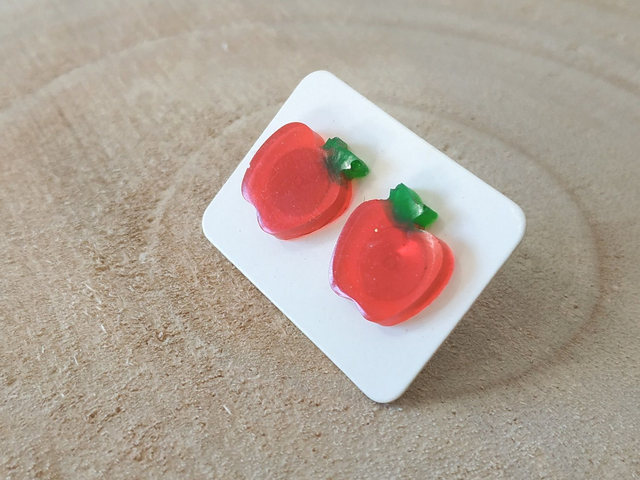 Boucles d'oreilles clous pomme rouge