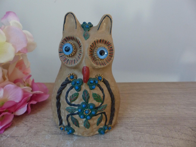 Sculpture Hibou en Terre Cuite Peinte à la Main – Figurine Artisanale Vintage avec Motifs Floraux, Décoration Originale Intérieur Naturel