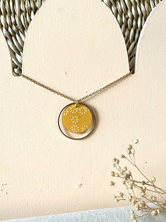 Collier pendentif en bois et papier origami sur chaine