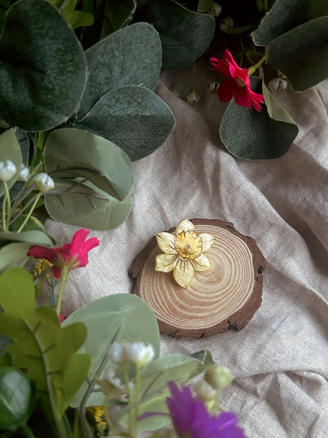 Daffodil Pin Badge - Butter Yellow 