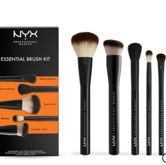 ESSENTIEL BRUSH KIT BY NYX