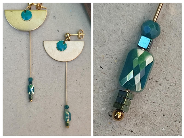 Boucles d&#039;oreilles email et verre turquoise, acier inoxydable doré -sans nickel, pièce unique 