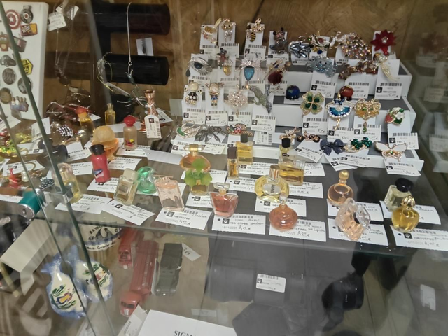 Location 1 vitrine 3 semaines 