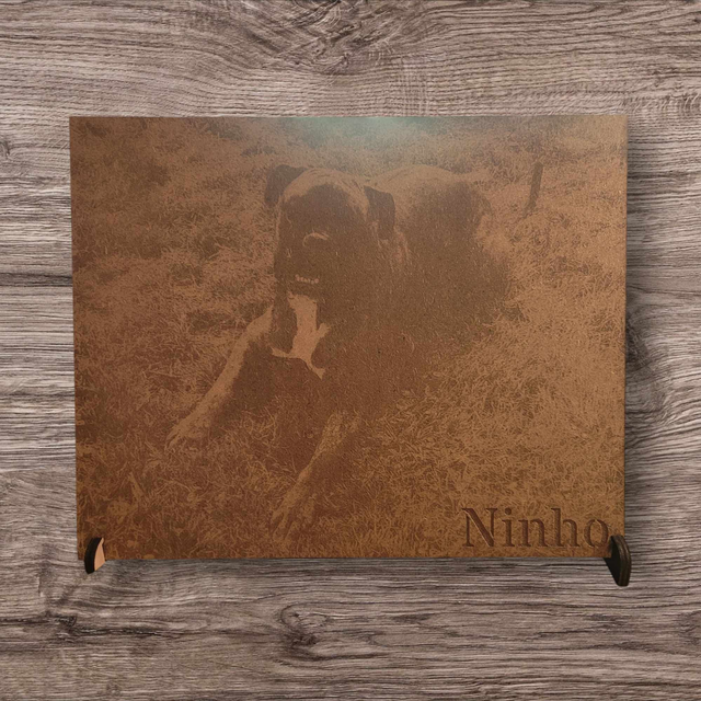 Gravure sur bois personnalisée avec chevalet