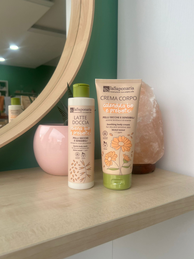 Kit corpo pelli sensibili - Latte doccia + crema corpo di La Saponaria 