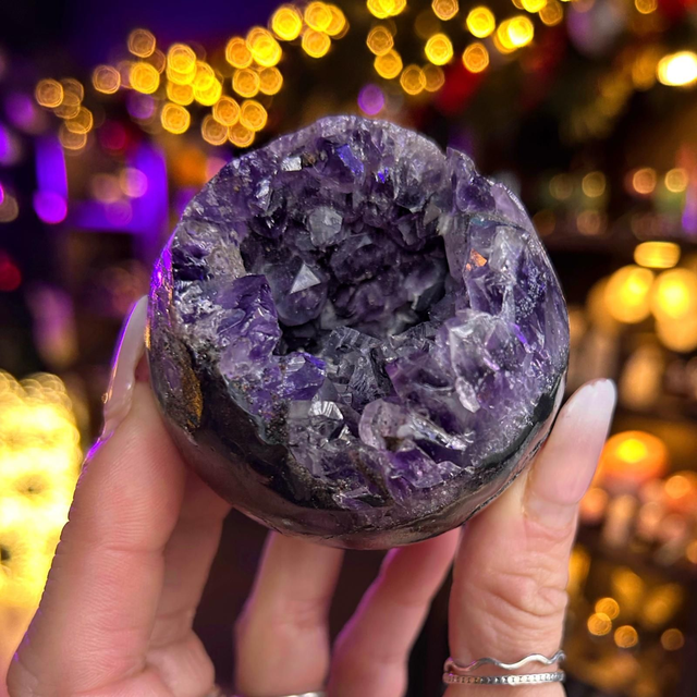 Open Mouth Amethyst Sphere R63G3 (Top)
