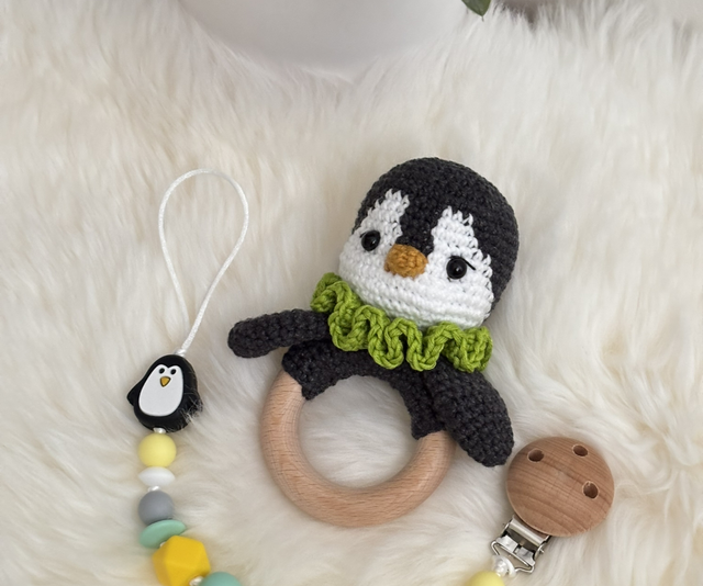 Hochet + Attache tétine Pingouin