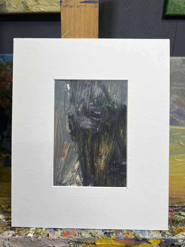 Fragment 648 „Schattenfigur“ von Rostyslav Voronko, Öl auf Karton, 2024 – Figur im Dunkel mit Lichtakzenten.