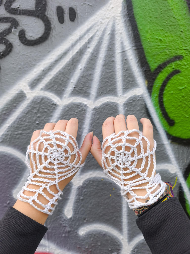 Mitaines phosphorescentes toile d'araignée