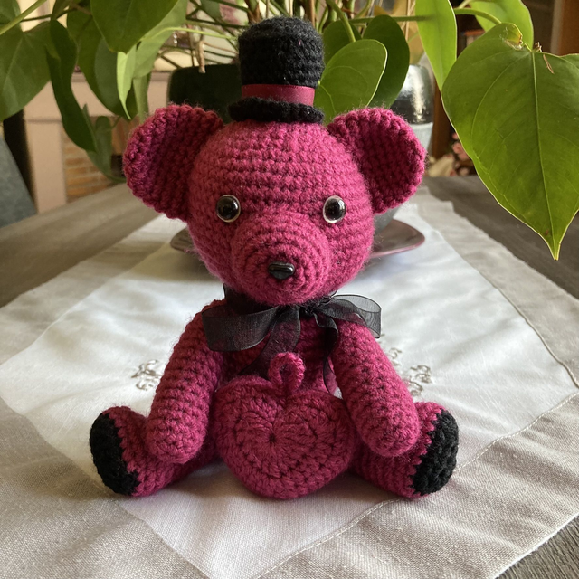 Peluche Teddy l'ourson violet au crochet