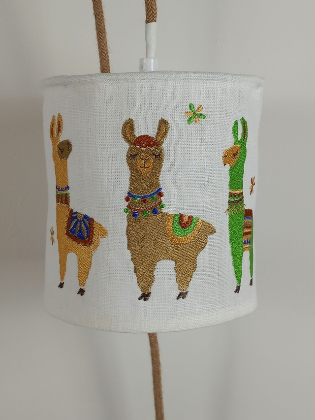 Abat-jour lin brodé des animaux " Lamas Multicolores" - lampe baladeuse artisanale diamètre 15 cm pour chambre enfant