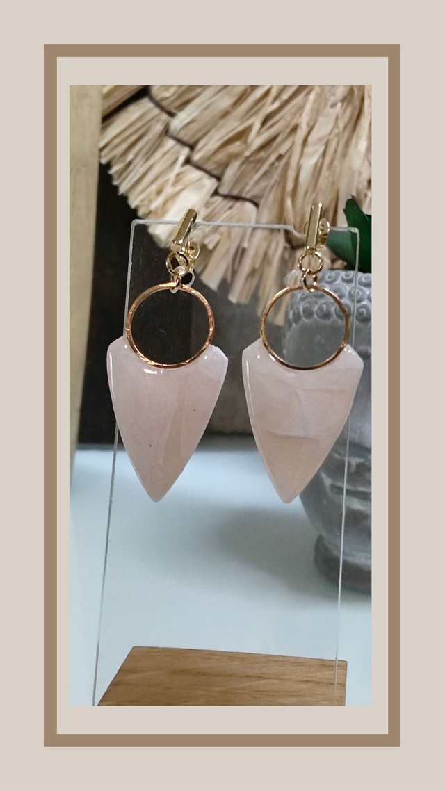 Boucles d&#039;oreilles faux quartz rose flèche 