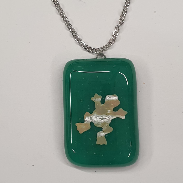 Green and silver frog pendant NEW 