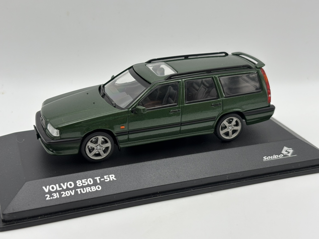 Solido '95 Volvo 850 T-5R Kombi in Dunkeloliv-Grünperleffekt - 1:43 