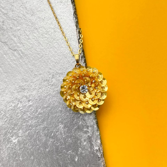 Pendentif ZINNIA - JAUNE D’OR Ø25mm