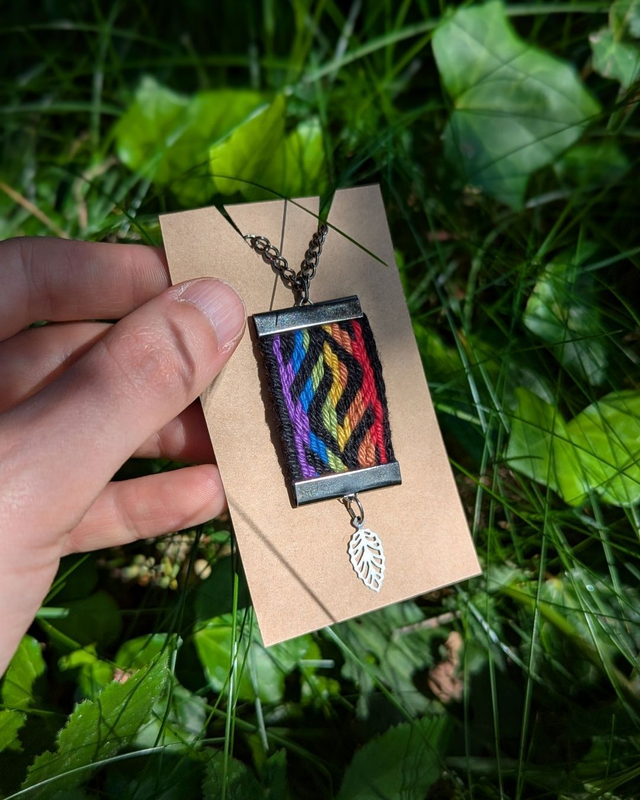 Kaléidoscope Queer ~ Pendentif arc-en-ciel