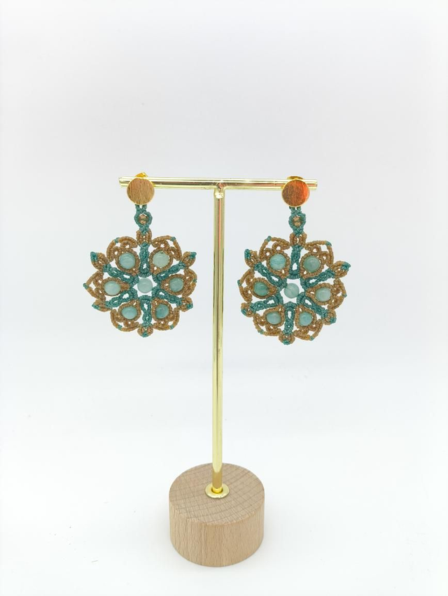 Boucles d'oreilles mandala en micro macramé avec perles d'amazonite